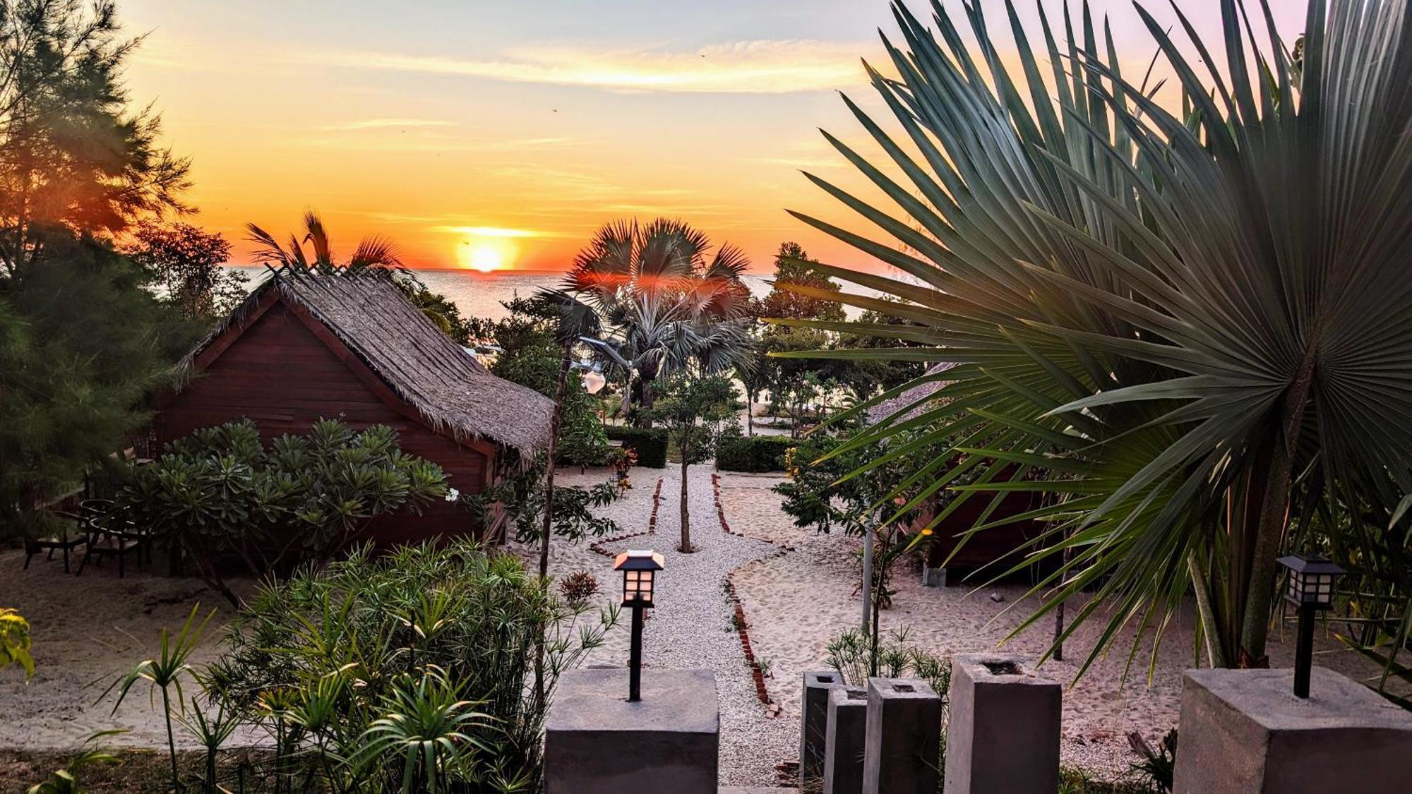 Ampazony Oasis Lodge Mahajanga Εξωτερικό φωτογραφία